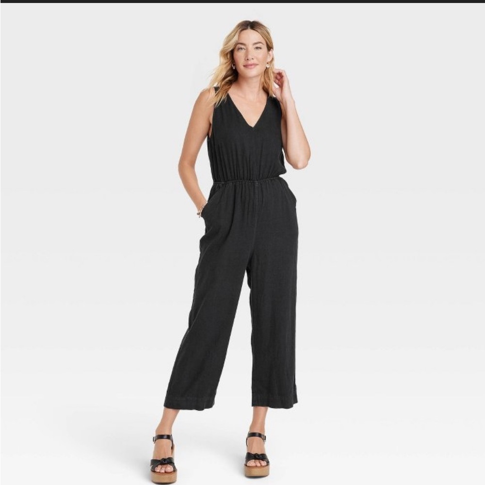 Universal Thread Black Sleeveless Jumpsuit